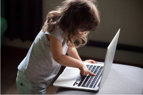 Majority-Of-Parents-Will-Give-Their-Child-A-Screen-At-Two-Years-Old-BAD